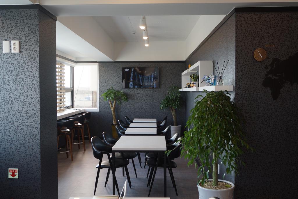 Mozzihostel Busan Station Екстер'єр фото