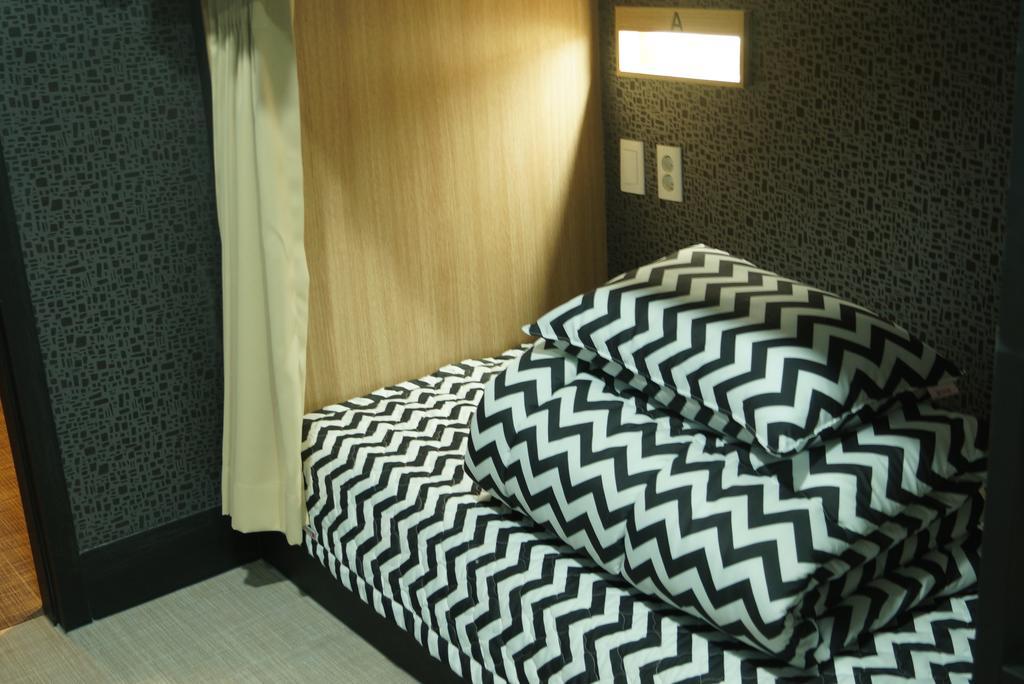 Mozzihostel Busan Station Екстер'єр фото
