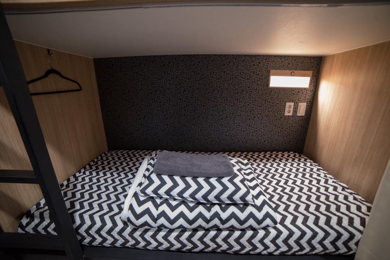 Mozzihostel Busan Station Екстер'єр фото