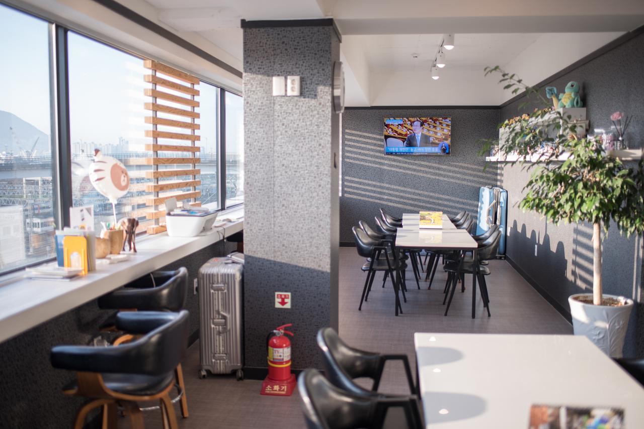 Mozzihostel Busan Station Екстер'єр фото