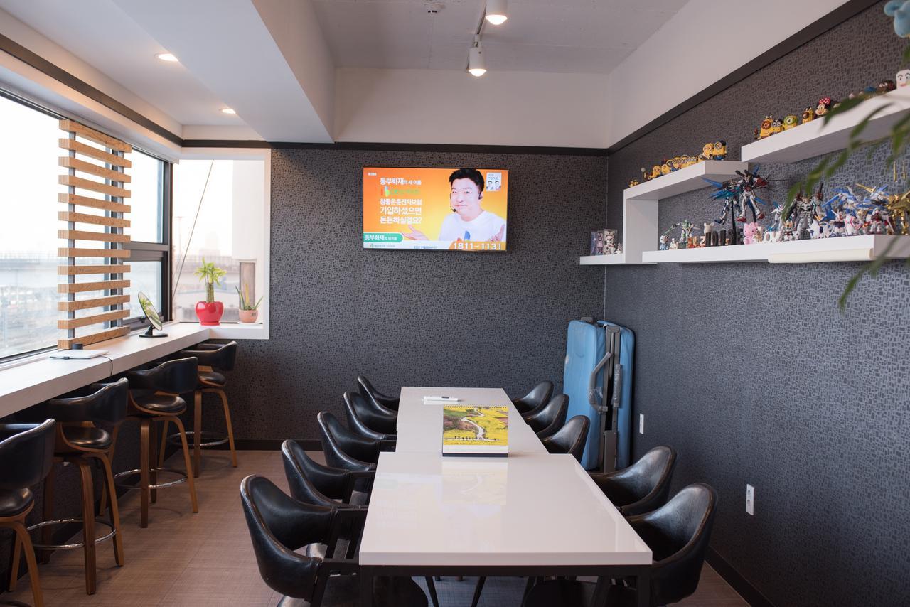 Mozzihostel Busan Station Екстер'єр фото