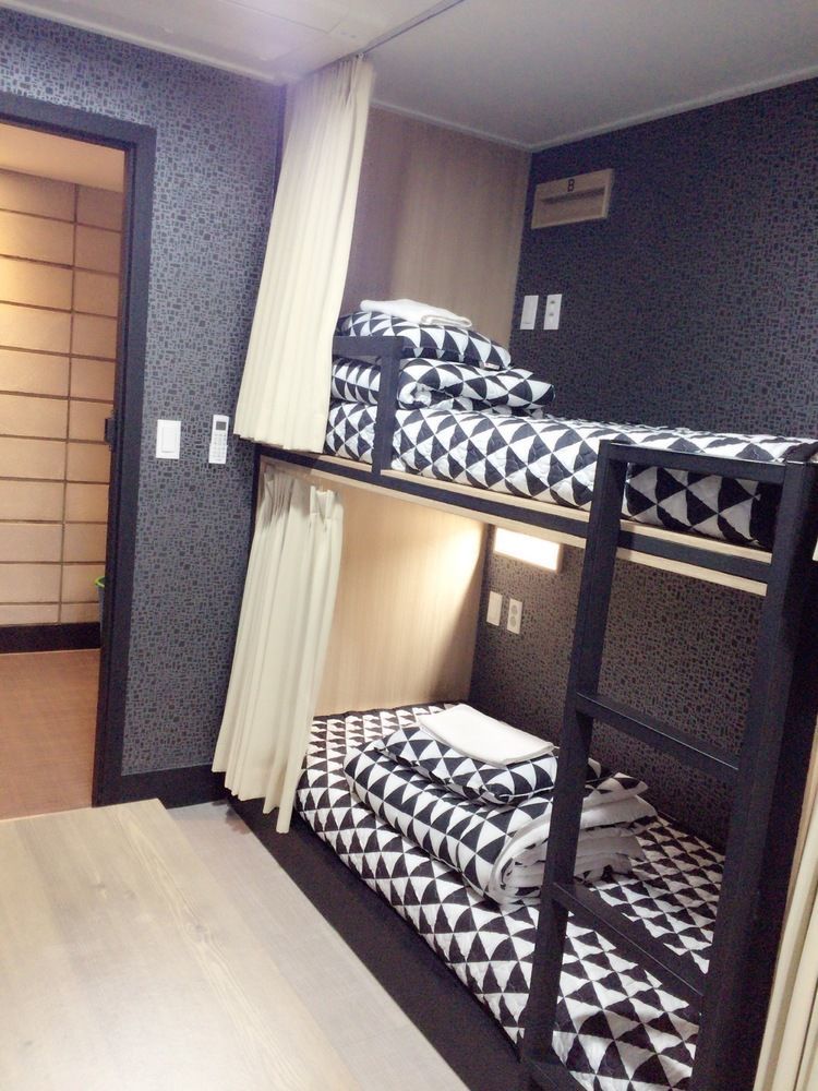 Mozzihostel Busan Station Екстер'єр фото