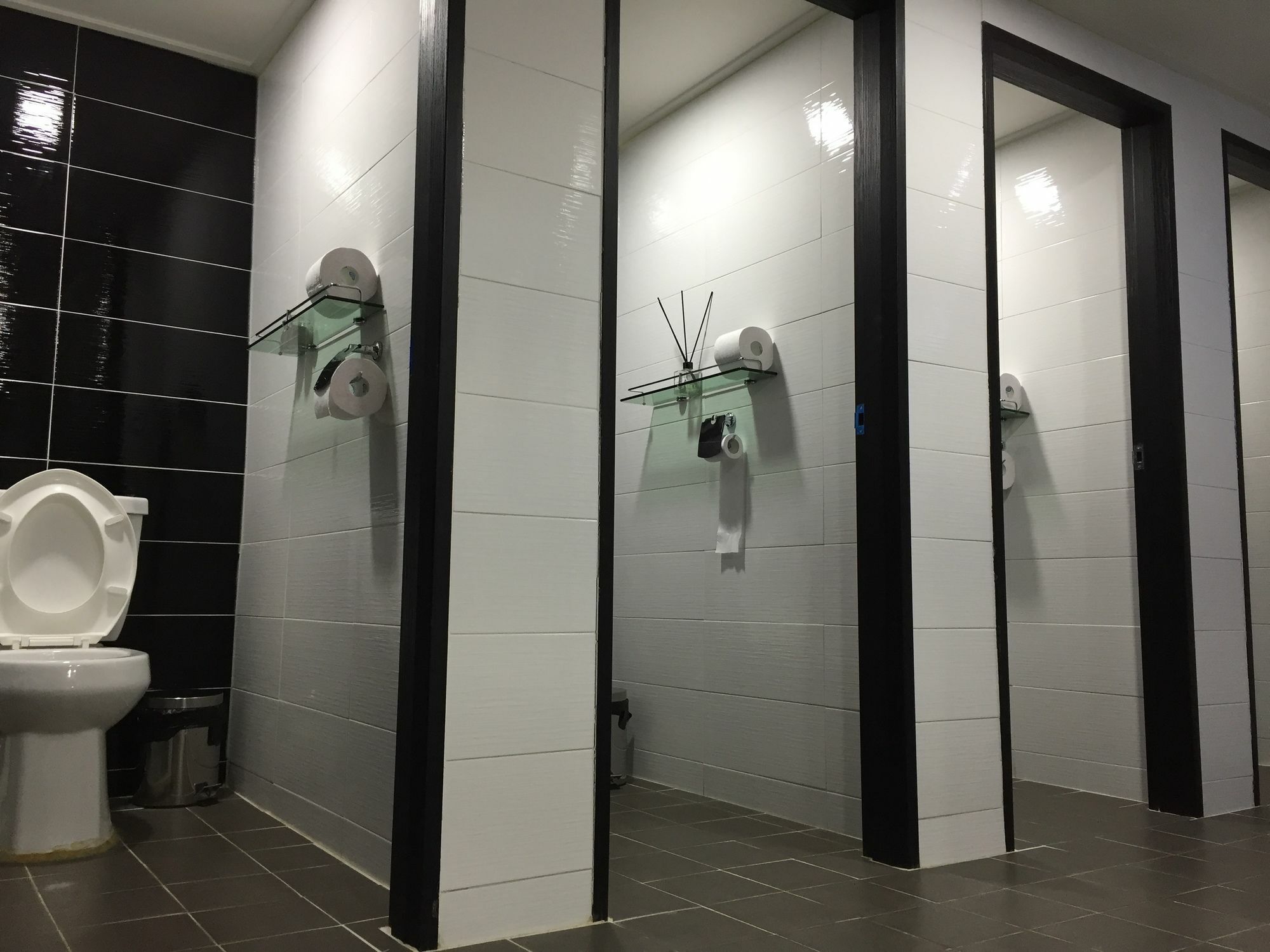 Mozzihostel Busan Station Екстер'єр фото