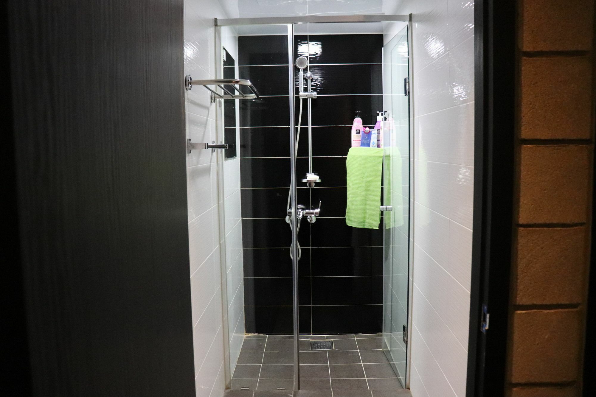 Mozzihostel Busan Station Екстер'єр фото